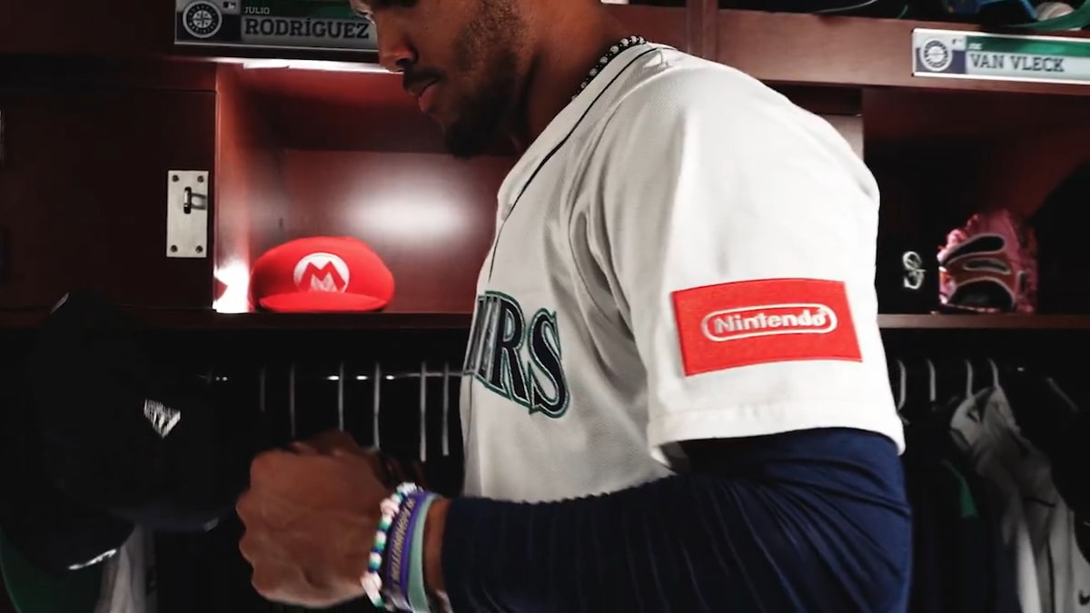 Seattle Mariners player Julio Rodriguez showing off Nintendo logo on sleeve for 2025 MLB season